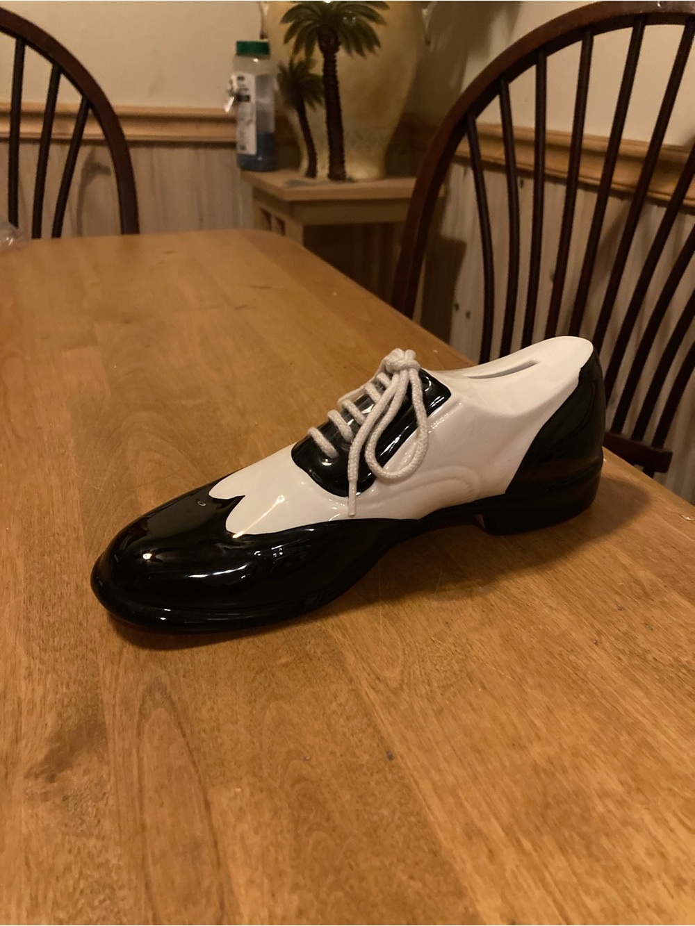 Vintage 1985 Enesco black & white shoe bank
